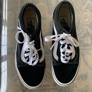 Vans Old Skool Black & White Skate Shoes (6.5 Men / 8 Women) - only worn once